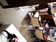 冒死躲在会所更衣间天花板偷窥个颜值不错的坐台妹子貌似在抹减肥霜