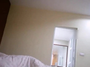 青春气息很浓扎着马尾辫子的露脸眼镜妹与四眼男友宾馆开房啪啪啪