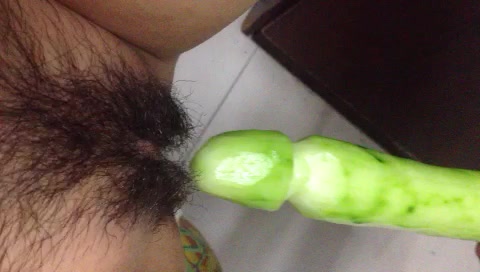女朋友把黄瓜加工了一下，爽的不得了