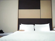 小宝寻花苗条妹子近距离扣逼搞到高潮呻吟娇喘