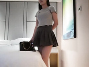 小宝寻花约两高颜值妹子双飞穿黑丝两个一起舔特写口交