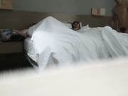 白领小夫妻寂寞婚姻中的调味剂相约酒店互换