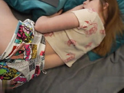 继母要求按摩并开始做爱