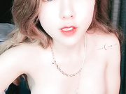 宝宝椅子上诱惑呻吟让粉丝撸射精液