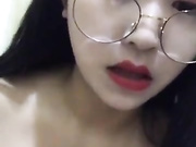 宅男打飞机福利网红巨乳主播蛇哥戴着金丝眼镜挺有文化范的剪完逼毛浴室自慰喷水