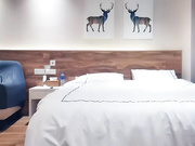 肉肉身材吸奶摸逼调情掰穴舔逼快速抽插01