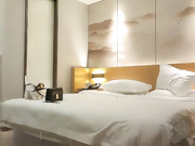 壹屌探花约两少妇玩双飞一起翘起双腿等着被操