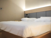 3000网约00后软萌小仙女沙发掰穴舌吻啪啪