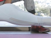 阿德里亚·雷渴望她的教练的大黑屌暴插后入