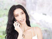 内莉·肯特，性感纹身玩弄蛋蛋深喉呻吟